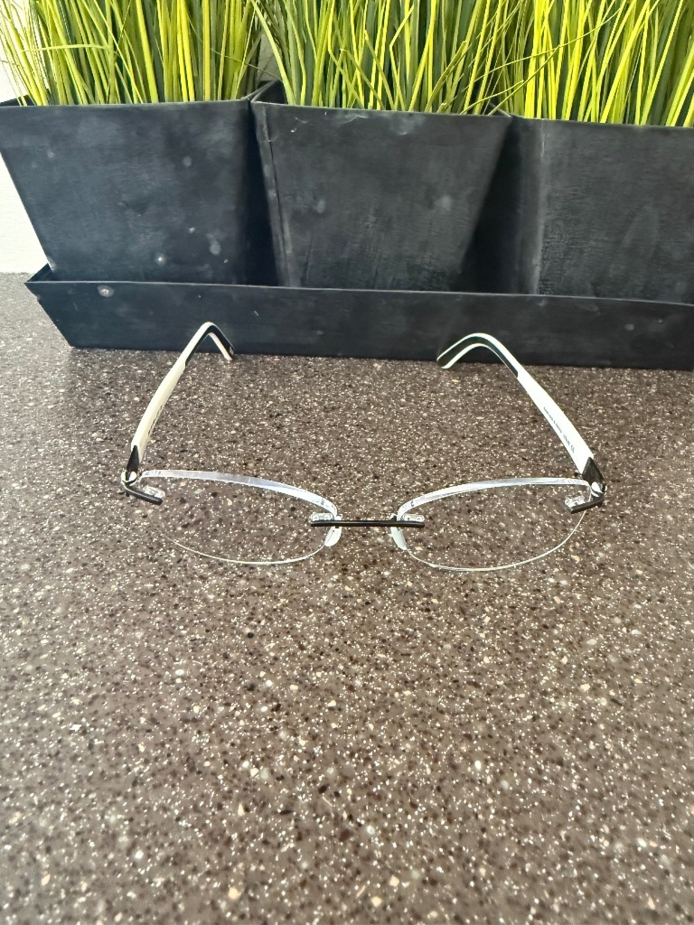 Silhouette rimless frames in White and black